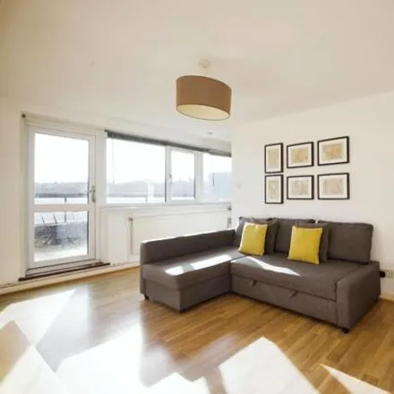 Buy this 1 bed apartment on Stable Walk in London, N2 9RB