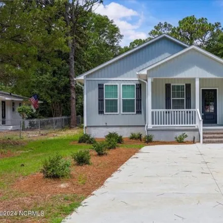 Buy this 3 bed house on 6042 Shiloh Dr in Wilmington, North Carolina