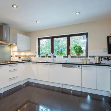 Image 2 - 9 Littleworth Lane, Esher, KT10 9PF, United Kingdom - House for rent