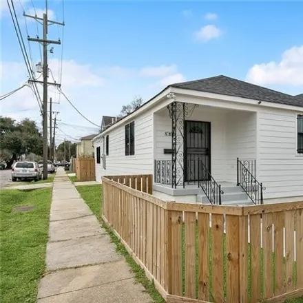 Image 3 - 8300 Nelson Street, New Orleans, LA 70118, USA - House for sale