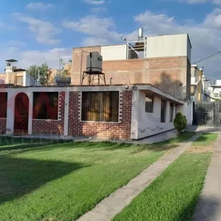Buy this 6 bed house on Calle Jose Luis Bustamante y Rivero in Pachacutec, Cerro Colorado 04014