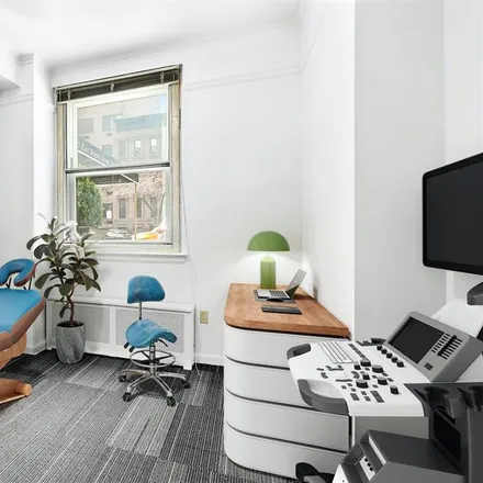 Image 2 - 215 EAST 72ND STREET OFFICE/W in New York - Townhouse for sale