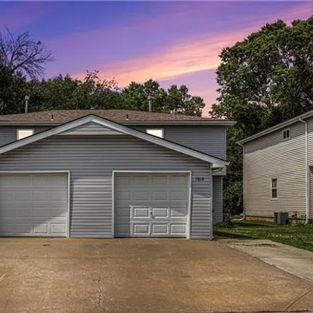 Buy this studio house on 7818-7820 W 61st Ter in Overland Park, Kansas