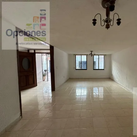 Image 2 - Avenida del Trabajo 100, San Gonzalo, 36740 Salamanca, GUA, Mexico - House for rent