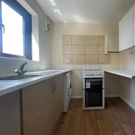 Rent this studio apartment on Streamside Close in London, N9 9XB