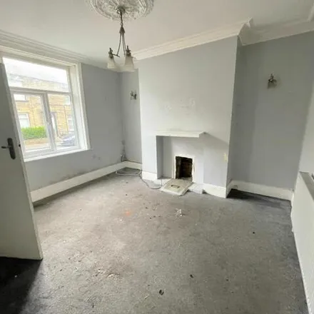 Image 2 - Spring Hall Place, Sowerby Bridge, HX1 4TF, United Kingdom - Townhouse for sale