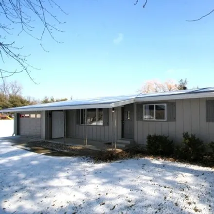Buy this 3 bed house on 53 Summerset Drive in Tazewell County, IL 61755