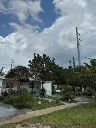 Image 6 - 1585 Northeast 139th Street, North Miami, FL 33161, USA - House for sale