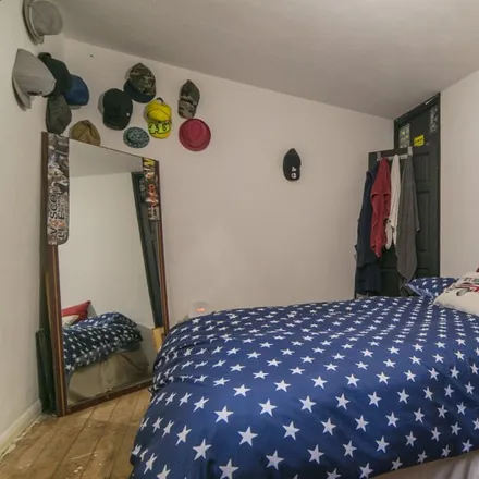 Rent this 4 bed room on Holford House in Tenda Road, London