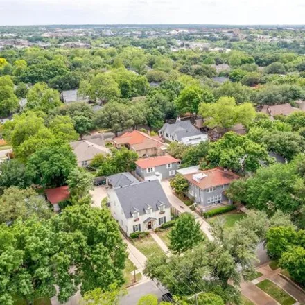 Image 5 - 2017 Windsor Place, Fort Worth, TX 76110, USA - House for sale