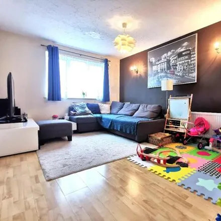 Buy this 1 bed apartment on Danbury Crescent in South Ockendon, RM15 5BX
