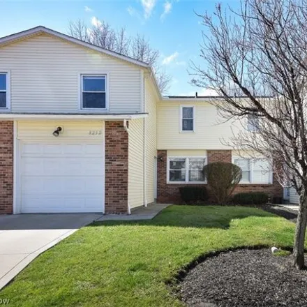 Buy this 3 bed townhouse on Shady Glade Court in Mentor, OH 44060