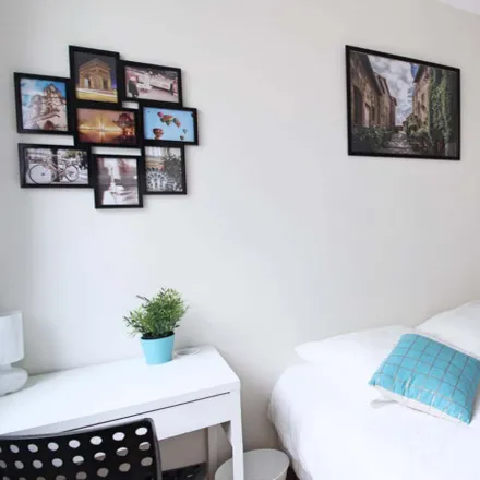Rent this 3 bed room on 70 Rue de Lagny in 75020 Paris, France