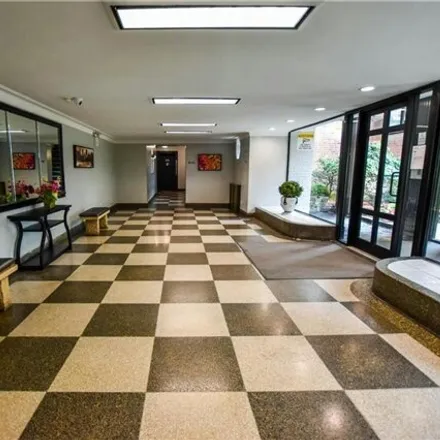 Image 7 - 1119 Ocean Parkway, New York, NY 11230, USA - Apartment for sale