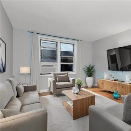 Image 3 - 221 McDonald Avenue, New York, NY 11218, USA - Apartment for sale
