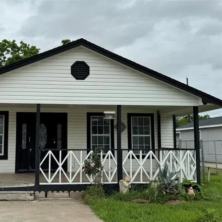 Image 2 - 766 West 6th Street, Freeport, TX 77541, USA - House for sale