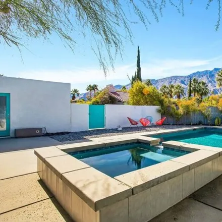 Image 1 - 700 East el Conquistador, Palm Springs, CA 92262, USA - House for sale