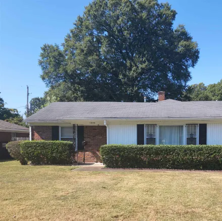 Buy this 2 bed house on 1555 Mount Moriah Road in Memphis, TN 38117