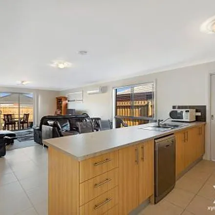 Image 4 - Gosse Crescent, Brookfield VIC 3338, Australia - Apartment for rent