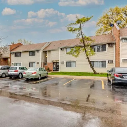 Rent this 2 bed condo on 648 Bayside Drive in Palatine, IL 60074