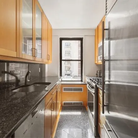 Image 3 - 301 E 62nd St Unit 9BC, New York, 10065 - Apartment for sale