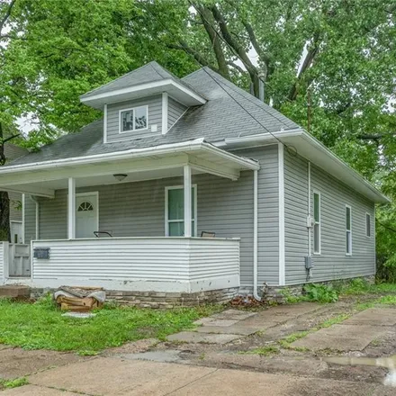 Buy this 2 bed house on 2000 10th Street in Des Moines, IA 50314