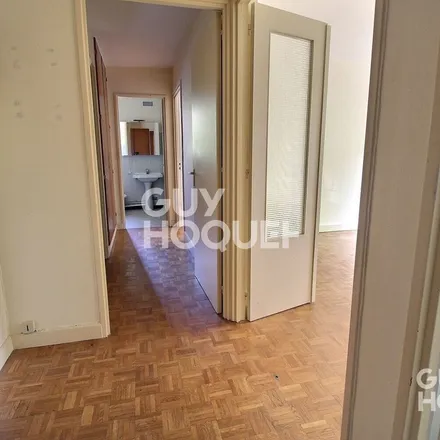 Image 1 - 5 Avenue Curie, 92370 Chaville, France - Apartment for rent