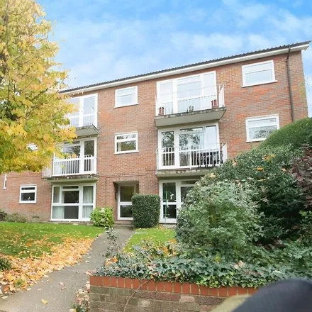 Rent this 2 bed apartment on Avenue Road in St Albans, AL1 3QD