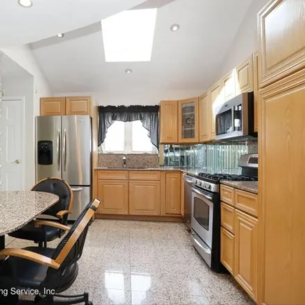 Image 7 - 1555 Arden Avenue, New York, NY 10312, USA - House for sale