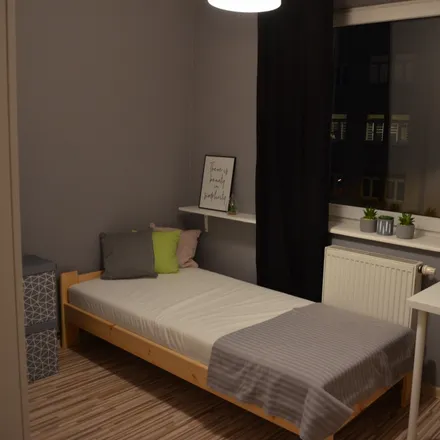 Rent this 4 bed room on Starowiejska 32 in 81-363 Gdynia, Poland