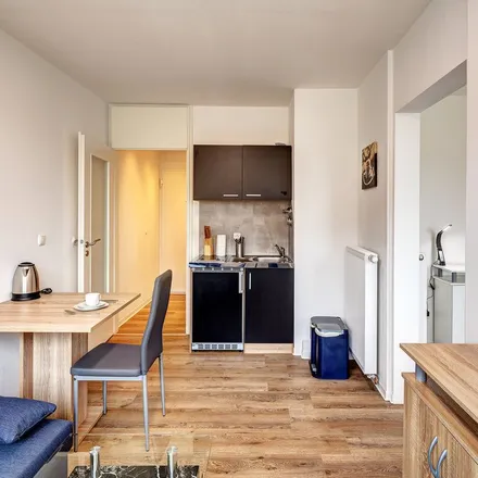 Rent this 15 bed apartment on Türkenstraße 78 in 80799 Munich, Germany