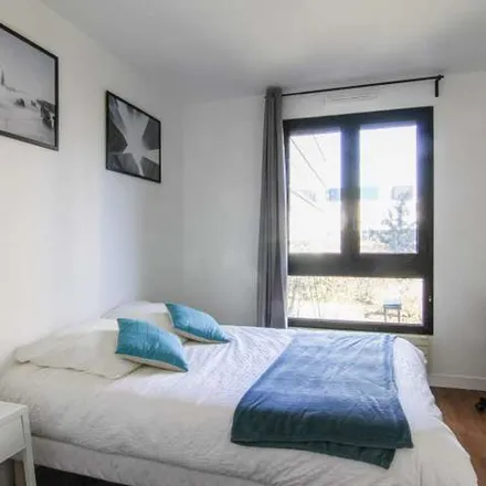 Image 2 - 4 Avenue d'Alsace Lorraine, 92500 Rueil-Malmaison, France - Apartment for rent