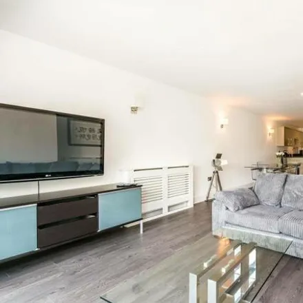 Buy this 2 bed apartment on Plaistow Lane in London, BR1 4DS