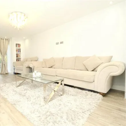 Image 2 - Castle Hill Drive, Swanscombe, DA10 1EL, United Kingdom - Apartment for rent