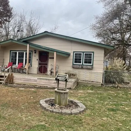 Buy this 3 bed house on 798 Eads Street in West Plains, MO 65775