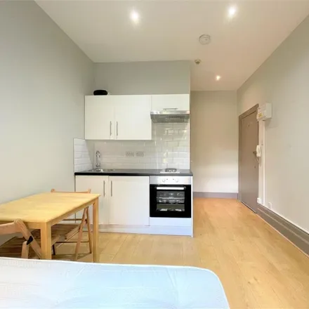 Rent this studio apartment on 22 Iverson Road in London, NW6 2QX