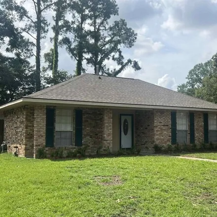 Buy this 3 bed house on 535 Halfway Tree Rd in Baton Rouge, Louisiana