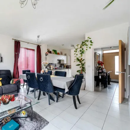 Image 4 - 11 Greenfinch Way, Harlow, CM17 9FT, United Kingdom - Townhouse for sale