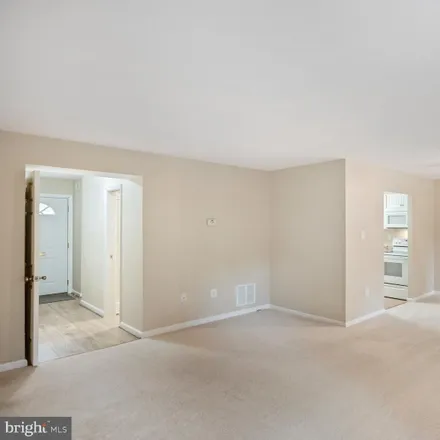 Image 4 - 10 Fenceline Drive, Orchard Place, Gaithersburg, MD 20878, USA - Townhouse for sale