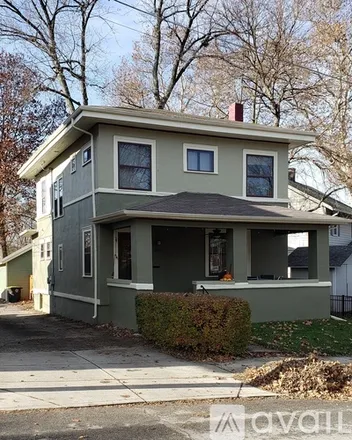 Rent this 3 bed house on 816 Nelson Street