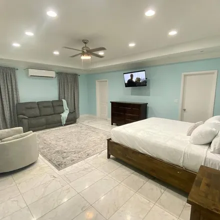 Rent this 9 bed house on Nassau