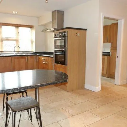 Image 5 - The Cottage, Cross Lane, Collingham, NG23 7NY, United Kingdom - Apartment for rent