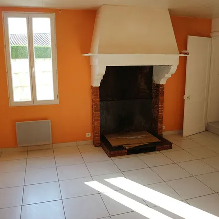 Rent this 4 bed apartment on 11 Avenue de Blotzheim in 40370 Rion-des-Landes, France