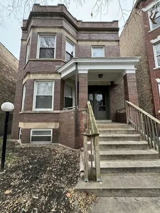 Buy this 11 bed house on 6240 South Champlain Avenue in Chicago, IL 60637