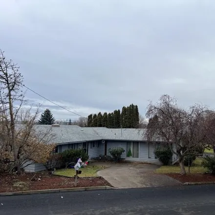 Image 2 - 285 Ne Oak St, Madras, Oregon, 97741 - House for sale