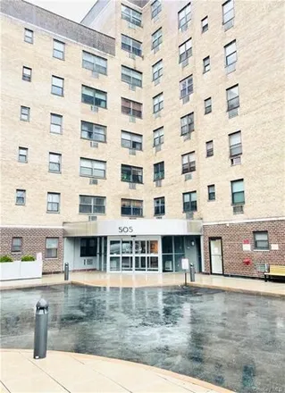 Buy this studio apartment on 505 Central Avenue in City of White Plains, NY 10606