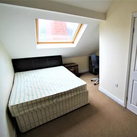 Rent this 1 bed duplex on Cardigan Road St Michaels Lane in Cardigan Road, Leeds