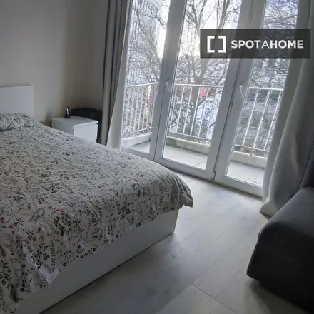 Rent this 3 bed room on Avenue d'Auderghem - Oudergemlaan 66 in 1040 Etterbeek, Belgium