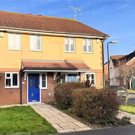 Rent this 2 bed duplex on Sunnyside Close in Angmering, BN16 4GA