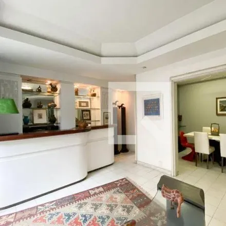Rent this 4 bed apartment on Avenida Rainha Elizabeth in Ipanema, Rio de Janeiro - RJ